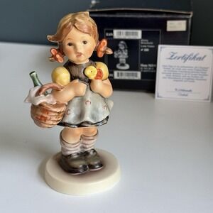 Goebel Hummel Figurine Little Visitor Girl 5" #563 MINT Collectible Orig Box T45